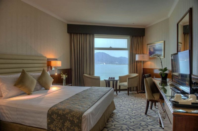 Deluxe King Partial Sea View